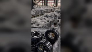 Le stock de l'entrepôt est plein, prêt à être expédié immédiatement sans retarder le calendrier du projet.